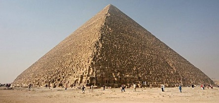 ギザのピラミッド内部に謎の巨大空間が発見される！