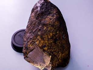 ダイヤモンドよりも硬い？未知の鉱物を隕石の中に発見！