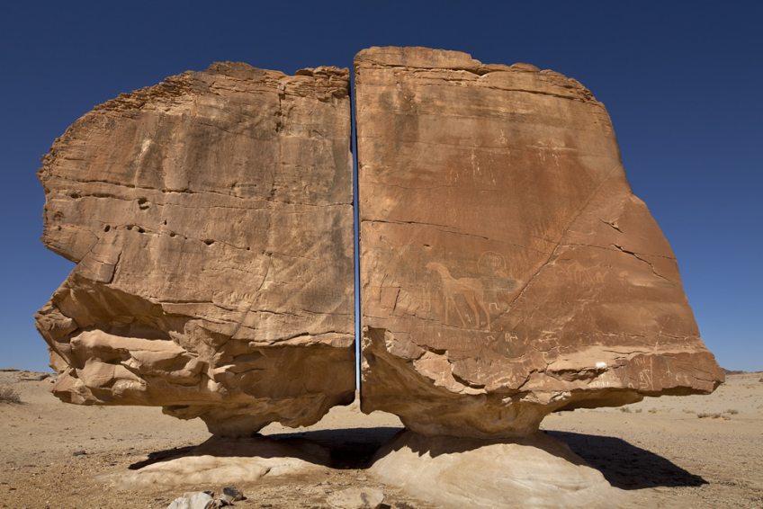 不思議な巨石「アル・ナスラ」